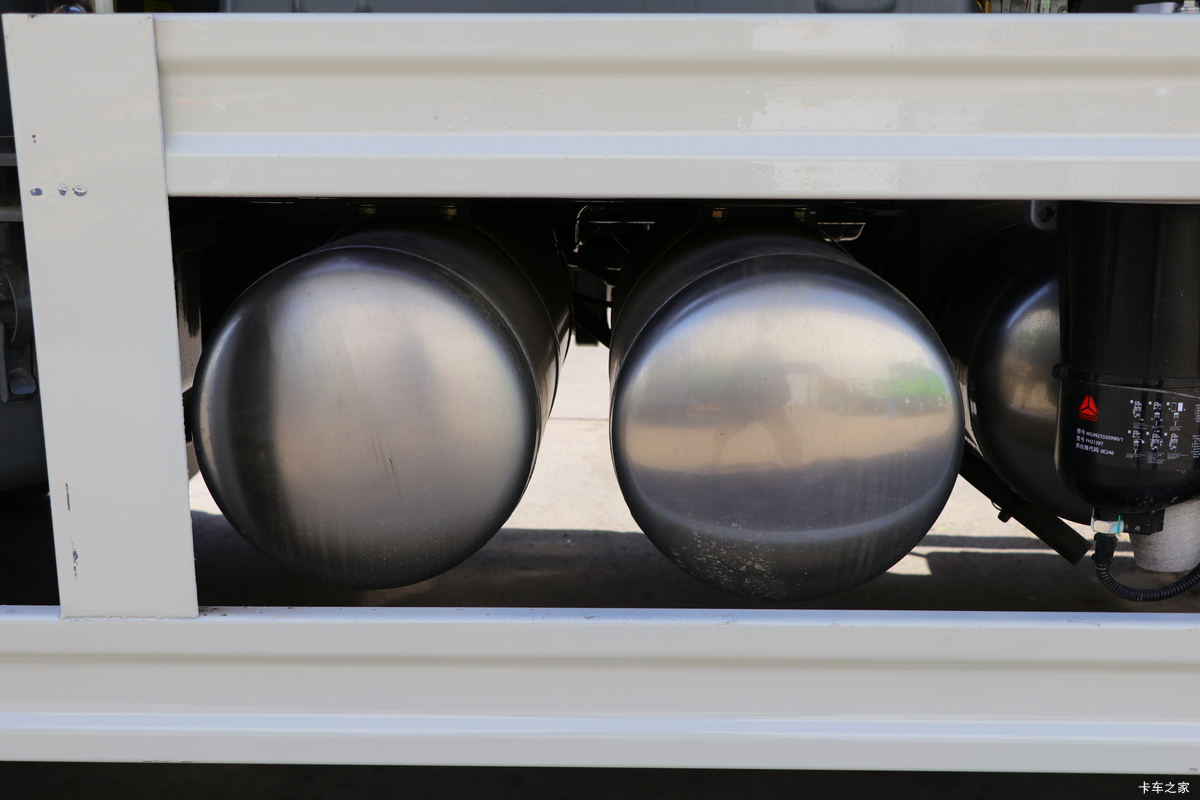й ǵ¿SITRAK G7ؿ 400 6X4 5.8ж(ZZ3256V384HE1)                                                