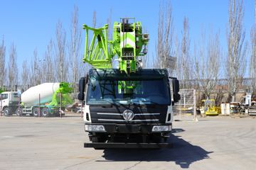 雷萨&nbsp;吊车外观                                                图片