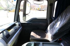 雷萨&nbsp;吊车驾驶室                                               图片