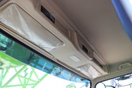 雷萨&nbsp;吊车驾驶室                                               图片