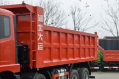 大运 风驰重卡 290马力 8X4 6.2米自卸车(DYQ3311D5FB)