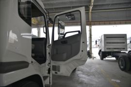 东风商用车底盘&nbsp;垃圾运输车驾驶室图片