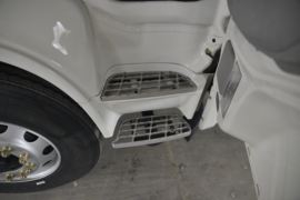 东风商用车底盘&nbsp;垃圾运输车驾驶室图片