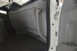 东风商用车底盘&nbsp;垃圾运输车驾驶室图片