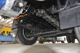 东风商用车底盘&nbsp;垃圾运输车底盘图片