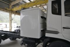 东风商用车 天锦 4X2 纯电动压缩式垃圾车(中联牌)(ZBH5180ZYSEQABEV}
