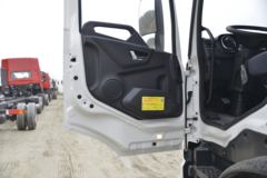 东风商用车 天锦KR 230马力 4X2 洗扫车(中联牌)(国六)(ZBH5181TXSDFE6)