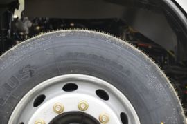 东风商用车底盘&nbsp;扫路车底盘图片