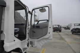 东风商用车底盘&nbsp;垃圾运输车驾驶室图片