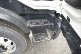 东风商用车底盘&nbsp;扫路车驾驶室图片