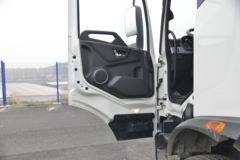 东风商用车 天锦KR 4X2 纯电动洗扫车(中联牌)(ZBH5180TXSEQABEV}