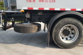 东风商用车底盘 清洗车底盘图片