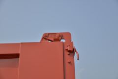 大运 F6重卡 220马力 6X2 4.8米自卸车(DYQ3242D5CC)