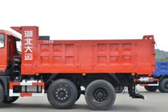大运 致胜 220马力 6X2 4.5米自卸车(中桥提升)(DYQ3253D5CB)