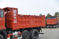 大运 致胜 220马力 6X2 4.5米自卸车(中桥提升)(DYQ3253D5CB)