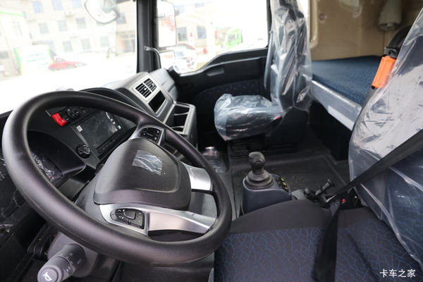 汕德卡推6x4牵引车 高端市场迎来劲敌