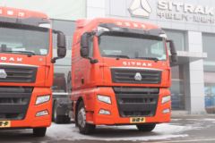 中国重汽 汕德卡SITRAK G7重卡 440马力 6X4 LNG牵引车(国六)(MCY12BGS后桥)(ZZ4256V384HF1LB)