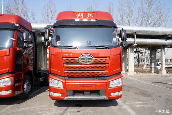 一汽解放 J6P 6X4 燃料电池牵引车(CA4250P66T1FCEVA5)99.11kWh