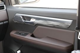 悍途&nbsp;皮卡驾驶室                                               图片