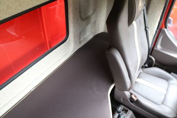 �������� ����H5�п� 260���� 4X2 6.8�ײ�դʽ�ػ���(3.6Tǰ��)(LZ5183CCYH5AB)ͼƬ