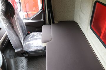 �������� ����H5�п� 260���� 4X2 6.8�ײ�դʽ�ػ���(3.6Tǰ��)(LZ5183CCYH5AB)ͼƬ