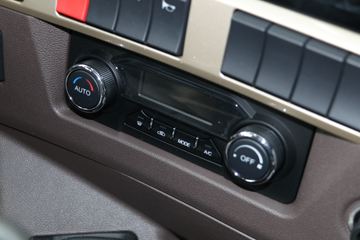 �������� ����H5�п� 260���� 4X2 6.8�ײ�դʽ�ػ���(3.6Tǰ��)(LZ5183CCYH5AB)ͼƬ