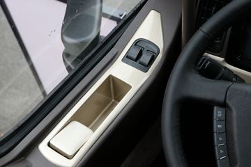 �������� ����H5�п� 260���� 4X2 6.8�ײ�դʽ�ػ���(3.6Tǰ��)(LZ5183CCYH5AB)ͼƬ