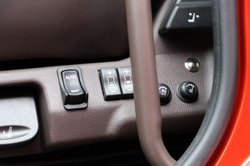 �������� ����H5�п� 260���� 4X2 6.8�ײ�դʽ�ػ���(3.6Tǰ��)(LZ5183CCYH5AB)ͼƬ