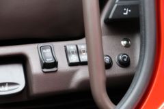 东风柳汽 乘龙H5中卡 260马力 4X2 6.8米仓栅式载货车(3.6T前桥)(LZ5183CCYH5AB)