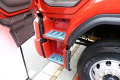 东风柳汽 乘龙H5中卡 260马力 4X2 6.8米仓栅式载货车(3.6T前桥)(LZ5183CCYH5AB)