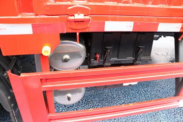 �������� ����H5�п� 260���� 4X2 6.8�ײ�դʽ�ػ���(3.6Tǰ��)(LZ5183CCYH5AB)ͼƬ