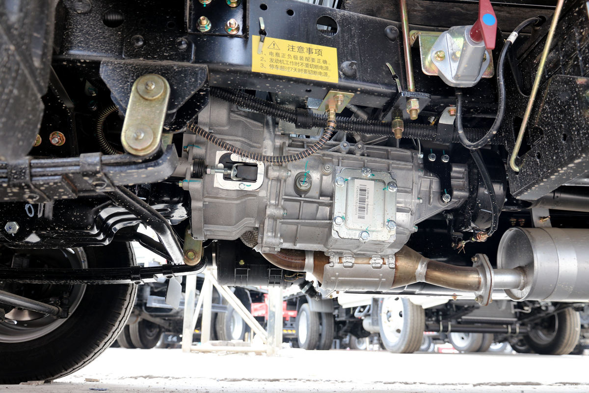  X1 2.0L 122 CNG ˫ȼ 3.95׵΢()(KMC1039NG318D6)                                                