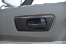 昊龙&nbsp;随车吊驾驶室图片