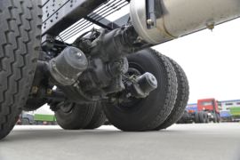 昊龙&nbsp;随车吊底盘图片