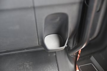 һ����� J6L�п� 2020�� ��Ӣ�� 240���� 4X2 6.2�������ػ���(CA1180P62K1L4E5)ͼƬ