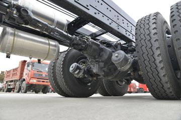 ����ʮͨ ��� 270���� 6X4 �泵�������䳵(��һ�����Ƹ�)(STQ5258JSQS5)ͼƬ