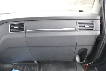 һ����� J6L�п� 2020�� ��Ӣ�� 240���� 4X2 6.2�������ػ���(CA1180P62K1L4E5)ͼƬ