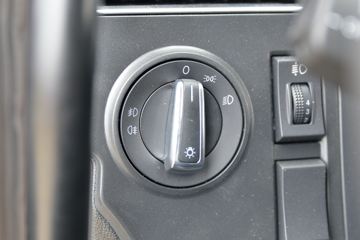 һ����� J6L�п� 2020�� ��Ӣ�� 240���� 4X2 6.2�������ػ���(CA1180P62K1L4E5)ͼƬ