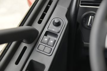 һ����� J6L�п� 2020�� ��Ӣ�� 240���� 4X2 6.2�������ػ���(CA1180P62K1L4E5)ͼƬ