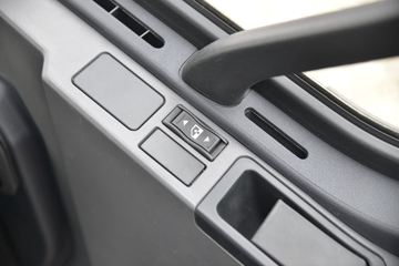 һ����� ��J6P�ؿ� �ʻݰ�2.0 460���� 6X4 AMT�Զ���ǣ����(CA4250P66K24T1A1E5)ͼƬ