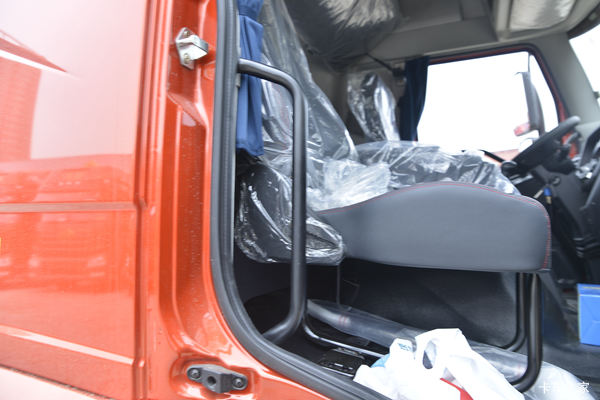 一汽解放J6L线上优惠5千元活动火热进行中,数量有限先到先得!