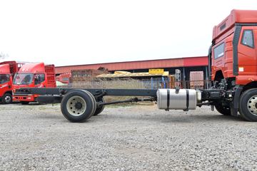 һ����� J6L�п� 2020�� ��Ӣ�� 240���� 4X2 6.2�������ػ���(CA1180P62K1L4E5)ͼƬ