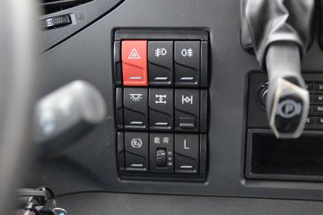 һ����� ��J6P�ؿ� �ʻݰ�2.0 460���� 6X4 AMT�Զ���ǣ����(CA4250P66K24T1A1E5)ͼƬ