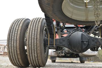 һ����� J6L�п� 2020�� ��Ӣ�� 240���� 4X2 6.2�������ػ���(CA1180P62K1L4E5)ͼƬ