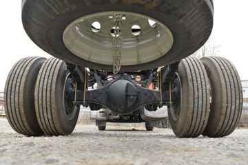 һ����� J6L�п� 2020�� ��Ӣ�� 240���� 4X2 6.2�������ػ���(CA1180P62K1L4E5)ͼƬ