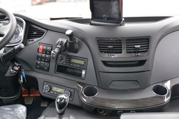 һ����� ��J6P�ؿ� �ʻݰ�2.0 460���� 6X4 AMT�Զ���ǣ����(CA4250P66K24T1A1E5)ͼƬ