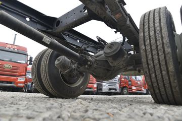 һ����� J6L�п� 2020�� ��Ӣ�� 240���� 4X2 6.2�������ػ���(CA1180P62K1L4E5)ͼƬ