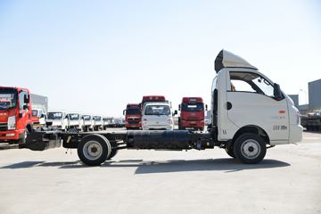 凯马 锐航X1 2.0L 122马力 CNG 3.92米单排厢式微卡(国六)(KMC5039XXYNG318D6)外观图片