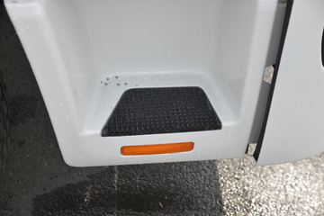 ���� ����˹Q9 220���� 4X2 6.78���Ű��դʽ�ػ���(����)(HFC5181CCYB80K1E2S)ͼƬ