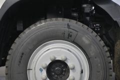 江淮 德沃斯Q9 220马力 4X2 6.78米排半仓栅式载货车(国六)(HFC5181CCYB80K1E2S)